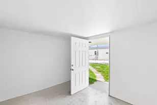 8800 NW 33 Ave Rd, Miami, FL 33147 - Photo 37