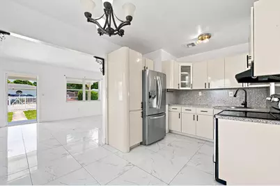 8800 NW 33 Avenue Road, Miami, FL 33147 - Photo 9
