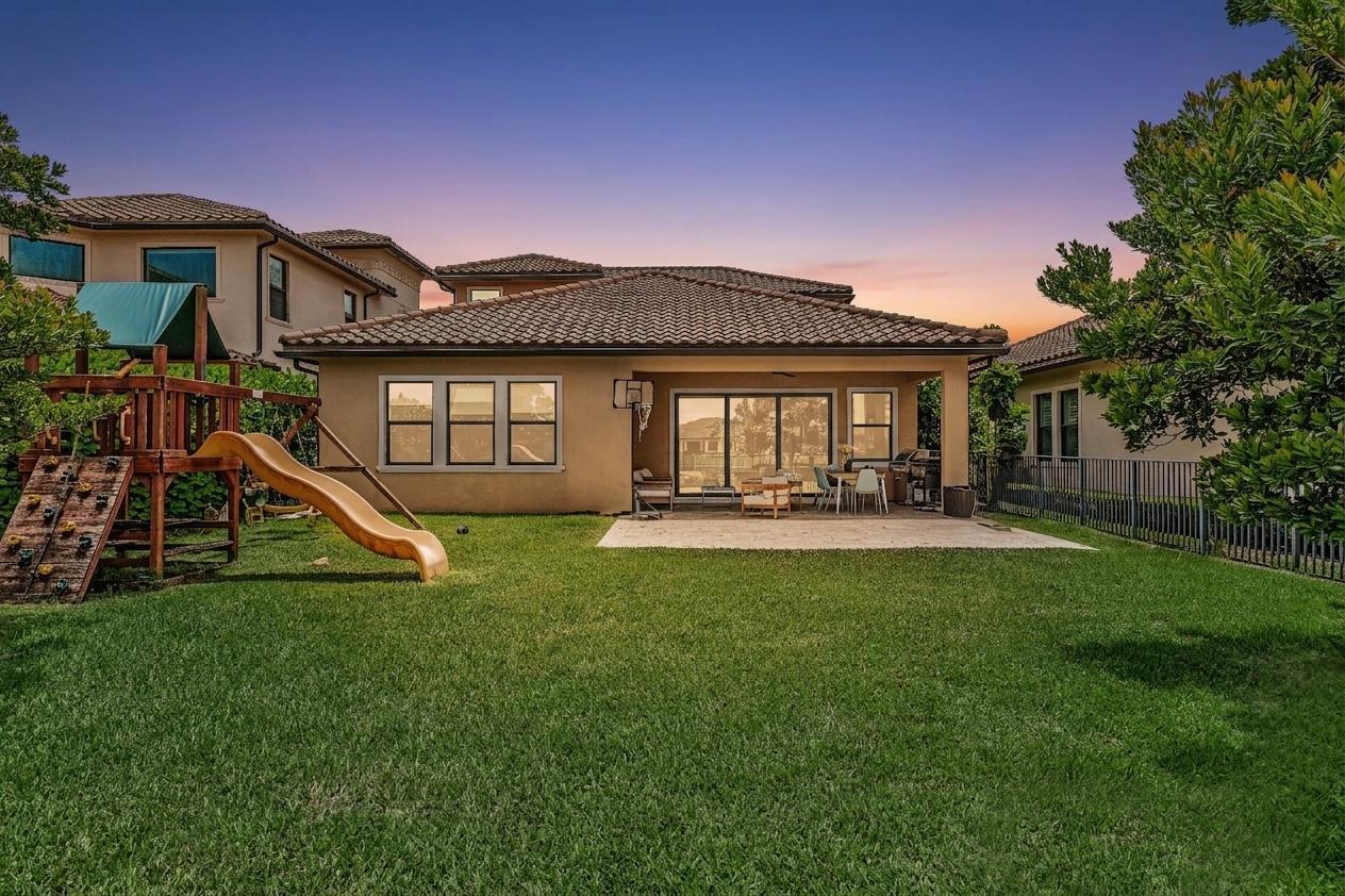 12143 S Baypoint Cir main architectural view