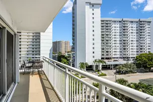 126 Golden Isles Dr, Hallandale Beach, FL 33009 - Photo 13