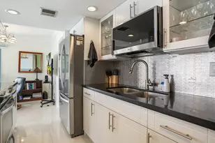 126 Golden Isles Dr, Hallandale Beach, FL 33009 - Photo 17