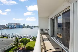 126 Golden Isles Dr, Hallandale Beach, FL 33009 - Photo 29