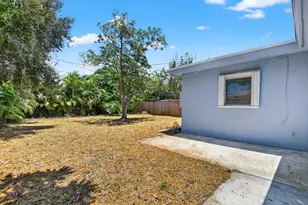 910 SE 3rd St, Boynton Beach, FL 33435 - Photo 23