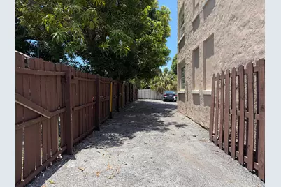 514 El Vedado, West Palm Beach, FL 33405 - Photo 13