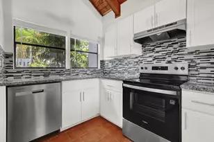 100 Sparrow Dr, Royal Palm Beach, FL 33411 - Photo 9