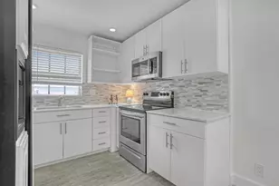 2940 Crosley Dr E, West Palm Beach, FL 33415 - Photo 5