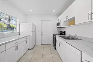583 NW 17th Pl, Fort Lauderdale, FL 33311 - Photo 3
