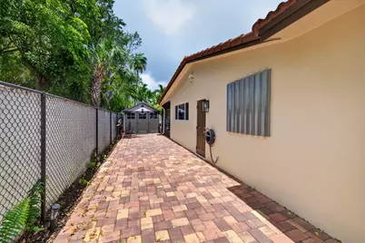 1571 SE 24th Avenue, Pompano Beach, FL 33062 - Photo 23