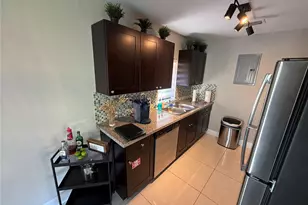 608 NE 29th Dr, Wilton Manors, FL 33334 - Photo 9