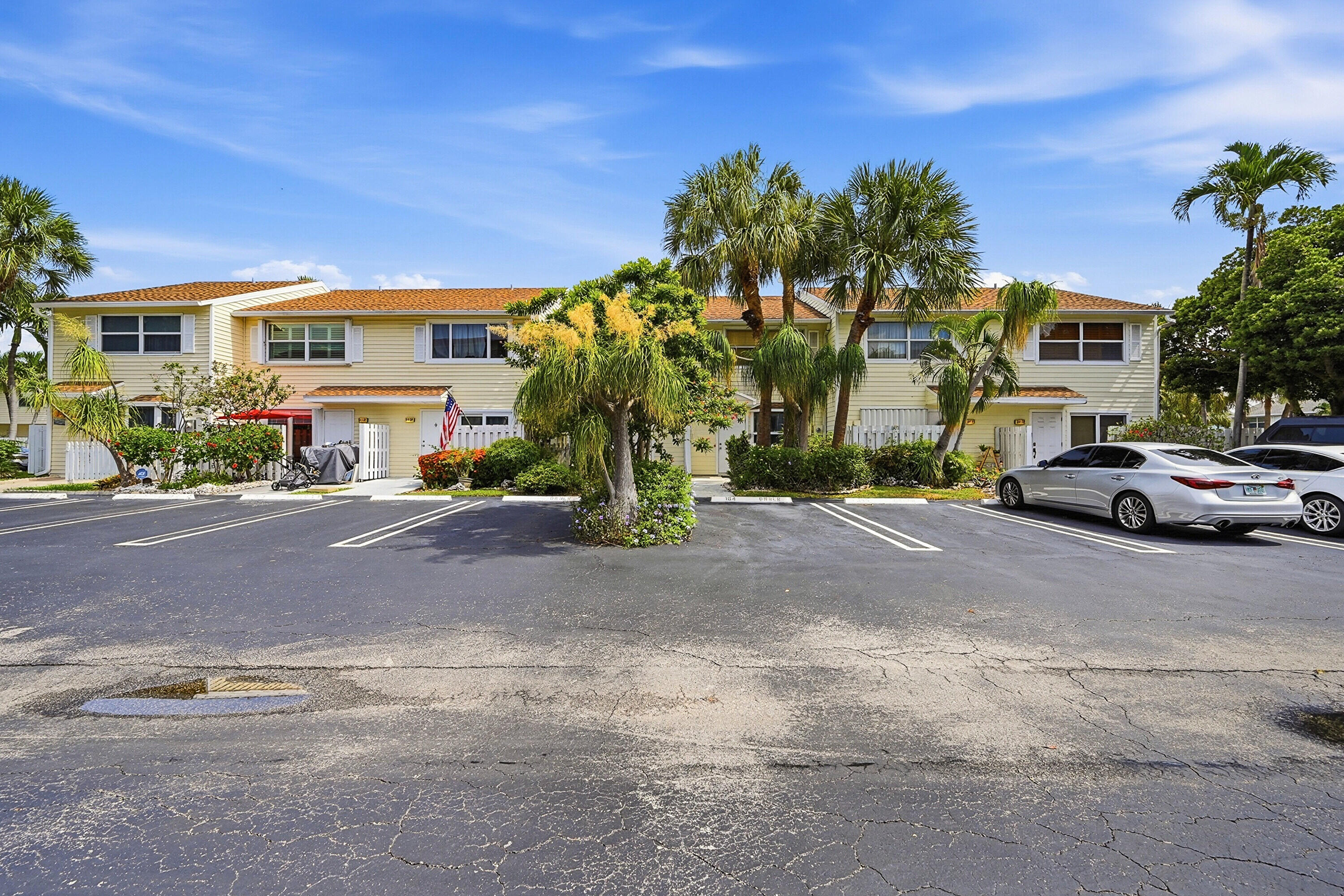 2627 NE 15th St - 2627 NE 15th St, Pompano Beach, FL 33062 Luxury Property | Jose Angel Pina