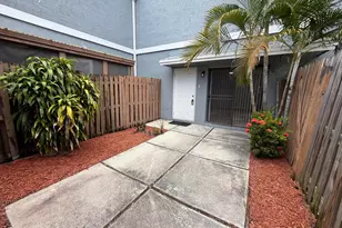 30 Crossings Cir, Boynton Beach, FL 33435 - Photo 1