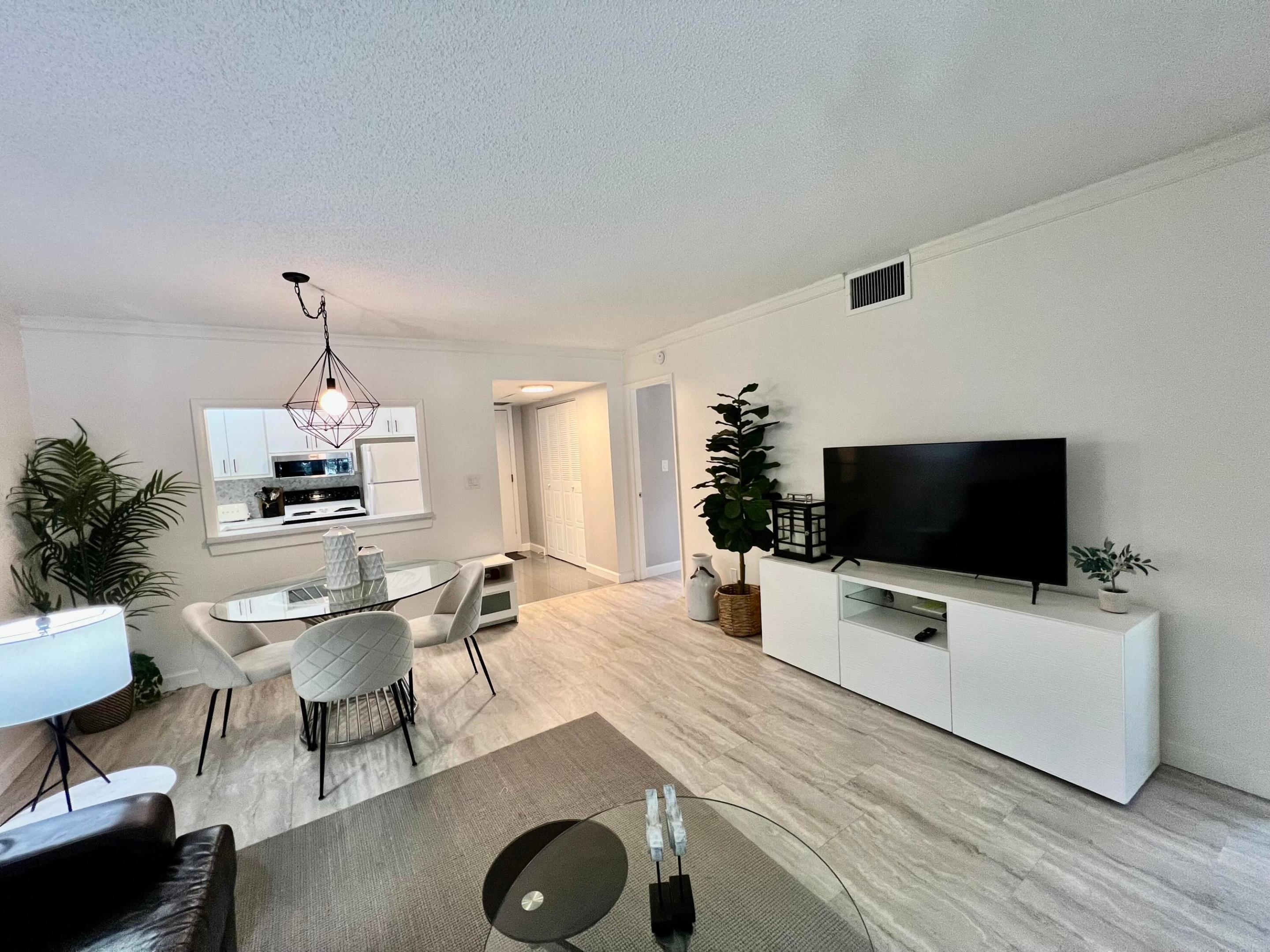 5640 SW 3rd Pl #217 - 5640 SW 3rd Pl #217, Margate, FL 33068 Luxury Property | Jose Angel Pina