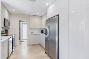 2740 NE 25th Pl, Fort Lauderdale, FL 33305 - Photo 9