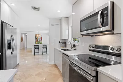 2740 NE 25th Place, Fort Lauderdale, FL 33305 - Photo 9