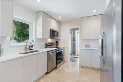 2740 NE 25th Place, Fort Lauderdale, FL 33305 - Photo 7