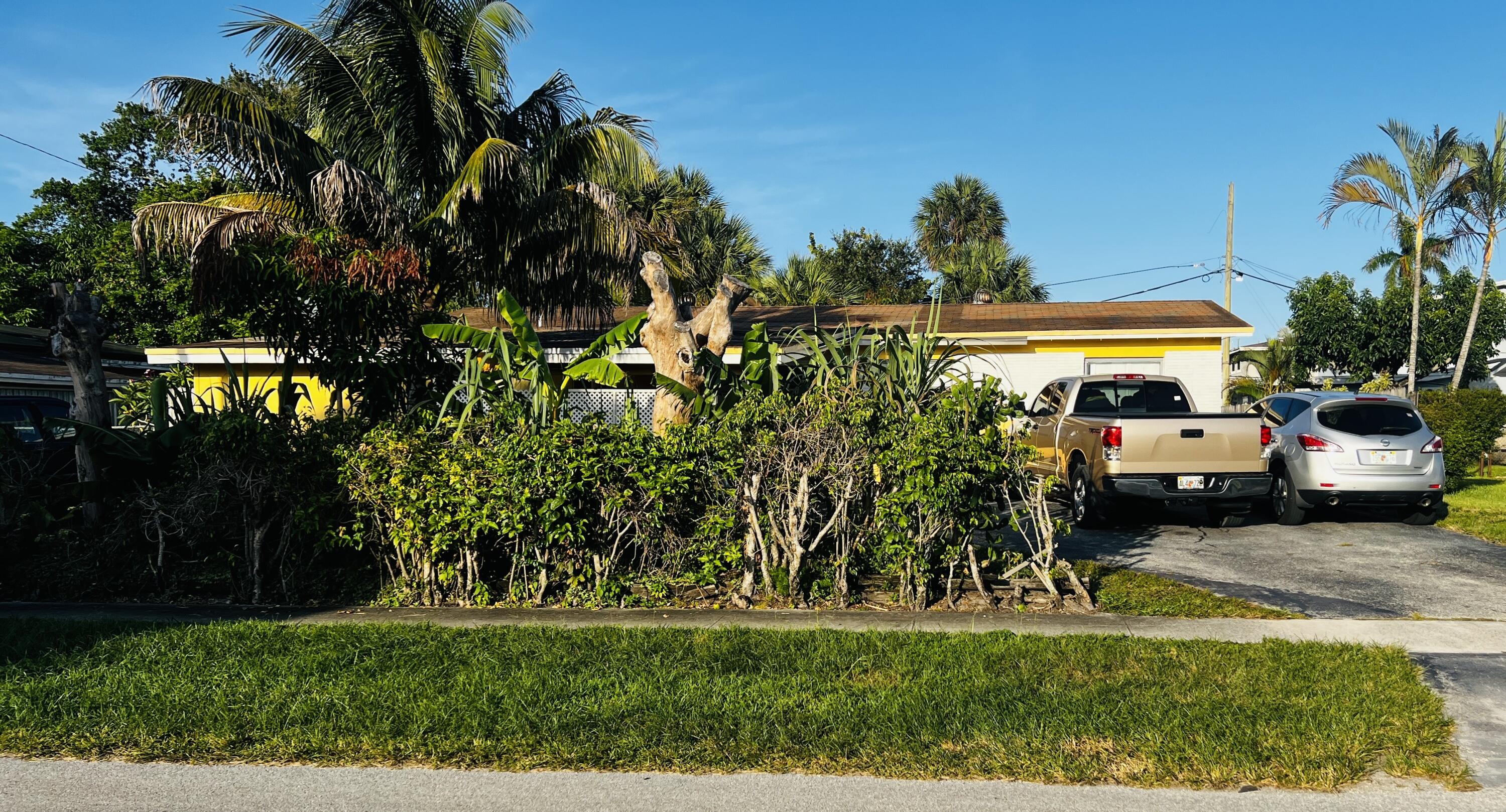 1270 NW 54th Ave main architectural view
