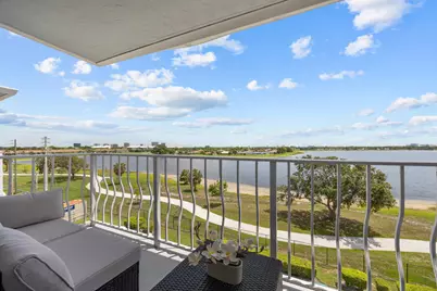 470 Executive Center Drive #5b, West Palm Beach, FL 33401 - Photo 3