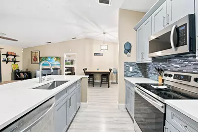 18 Winchmore Lane, Boynton Beach, FL 33426 - Photo 11