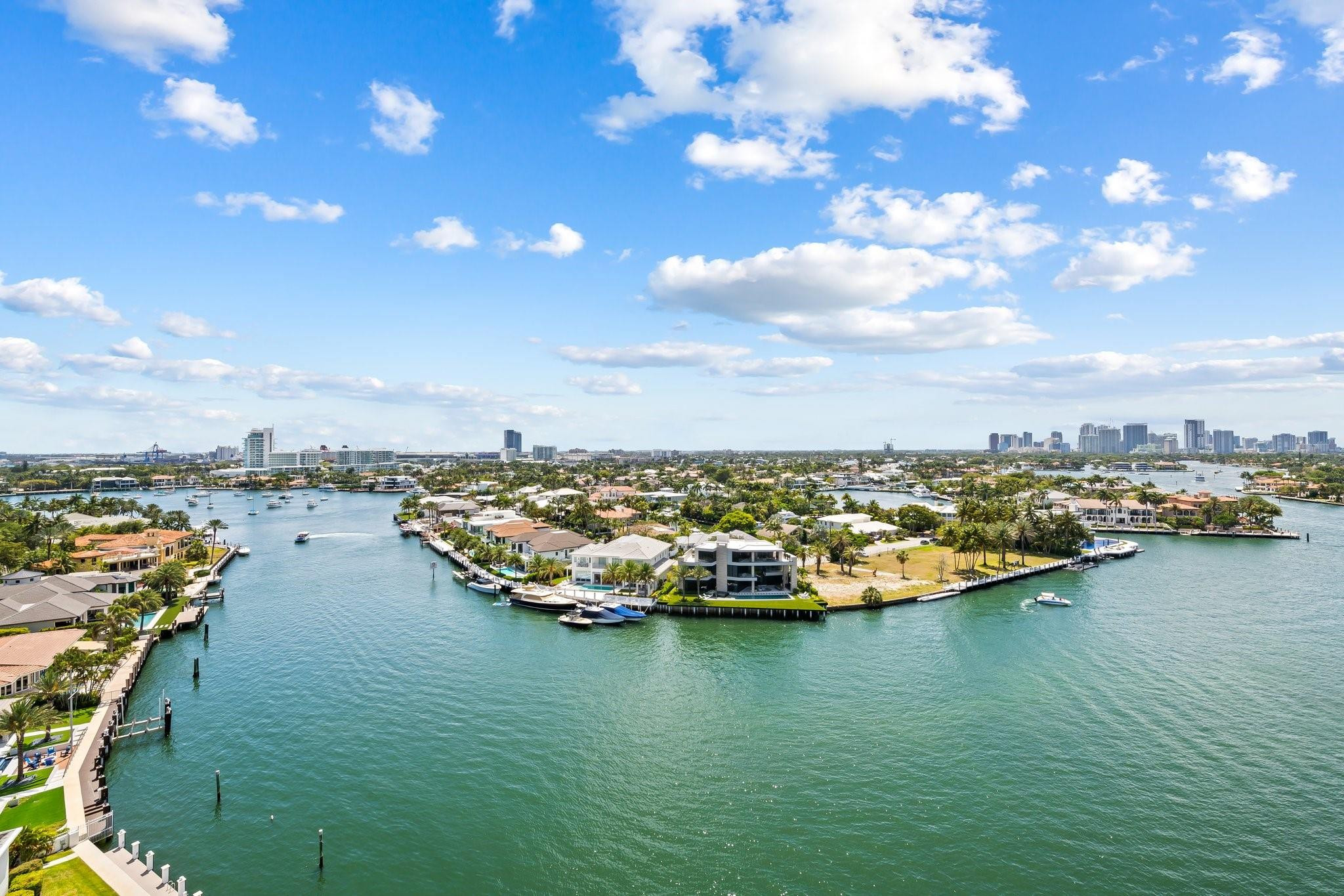 3055 Harbor Dr #1403 main architectural view