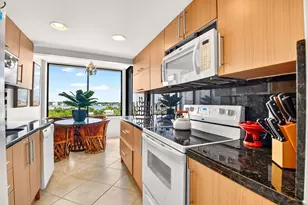 3589 S Ocean Blvd, South Palm Beach, FL 33480 - Photo 11