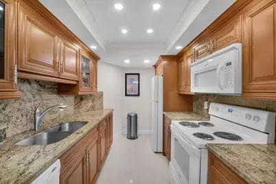1200 Hibiscus Avenue #1406, Pompano Beach, FL 33062 - Photo 7
