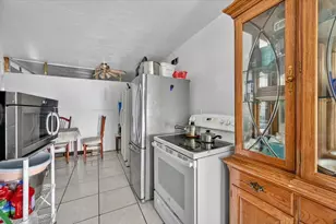 646 NE 38th St, Oakland Park, FL 33334 - Photo 25