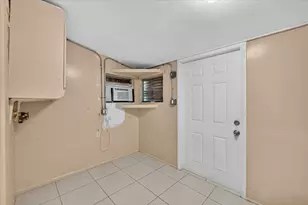 646 NE 38th St, Oakland Park, FL 33334 - Photo 17