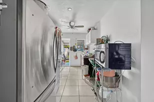 646 NE 38th St, Oakland Park, FL 33334 - Photo 23