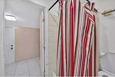 646 NE 38th Street, Oakland Park, FL 33334 - Photo 15