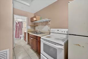646 NE 38th St, Oakland Park, FL 33334 - Photo 13