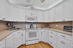 211 Richmond A, Deerfield Beach, FL 33442 - Photo 11