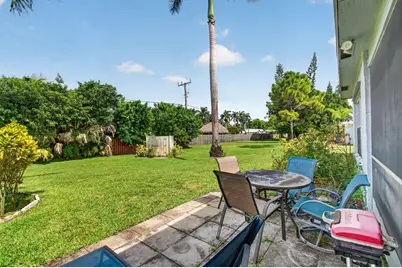 4305 Lucerne Villas Lane, Lake Worth, FL 33467 - Photo 7