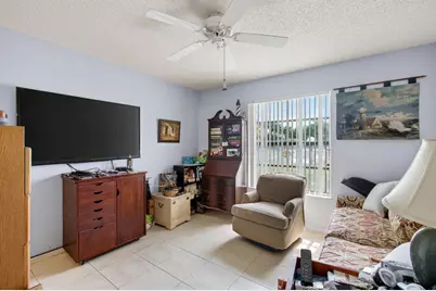 4305 Lucerne Villas Lane, Lake Worth, FL 33467 - Photo 9
