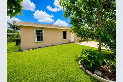8874 Eldorado Drive, Pahokee, FL 33476 - Photo 15