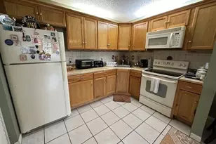 325 Knotty Pine Cir, Greenacres, FL 33463 - Photo 9