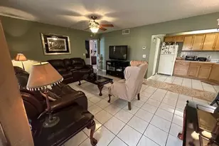 325 Knotty Pine Cir, Greenacres, FL 33463 - Photo 21