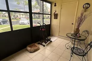 325 Knotty Pine Cir, Greenacres, FL 33463 - Photo 5