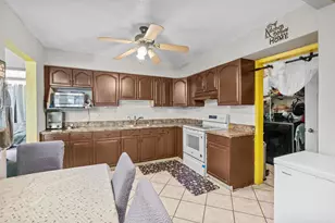 8460 NW 15th St, Pembroke Pines, FL 33024 - Photo 7