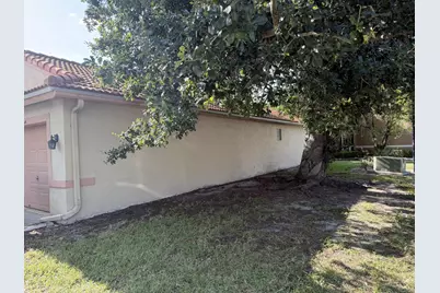 8164 Pelican Harbour Drive, Lake Worth, FL 33467 - Photo 9
