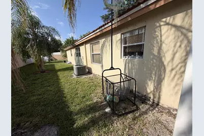 8164 Pelican Harbour Drive, Lake Worth, FL 33467 - Photo 11