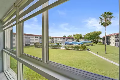 9410 N Hollybrook Lake Drive, Pembroke Pines, FL 33025 - Photo 13