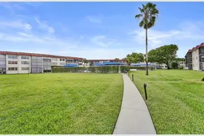9410 N Hollybrook Lake Drive, Pembroke Pines, FL 33025 - Photo 23