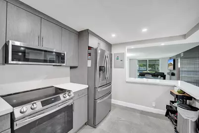 9410 N Hollybrook Lake Drive #201, Pembroke Pines, FL 33025 - Photo 5