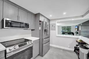 9410 N Hollybrook Lake Dr, Pembroke Pines, FL 33025 - Photo 5