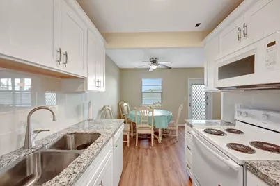 4026 Swansea B Crescent, Deerfield Beach, FL 33442 - Photo 9