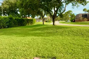 4051 Palm Bay Cir, West Palm Beach, FL 33406 - Photo 3