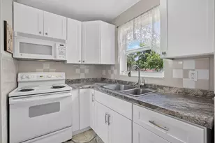 355 Lake Frances Dr, West Palm Beach, FL 33411 - Photo 17