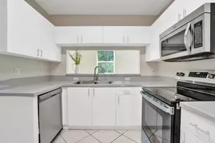 10581 NW 57th Ct, Coral Springs, FL 33076 - Photo 5