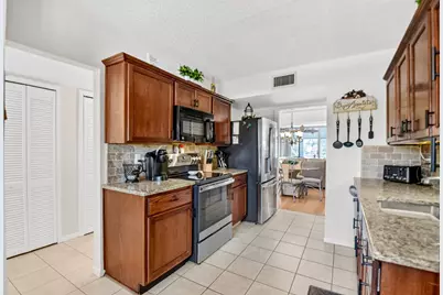 3425 Via Poinciana #201, Lake Worth, FL 33467 - Photo 11