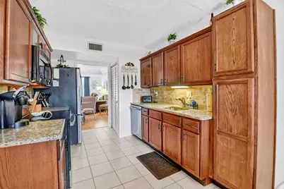 3425 Via Poinciana #201, Lake Worth, FL 33467 - Photo 13
